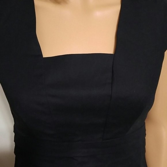 Banana Republic little black sheath dress size 0P - Picture 2 of 5